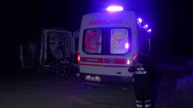 İ̇çerisinde Hasta Ve Sağlık Personeli Olan Ambulansı Kaçırdı