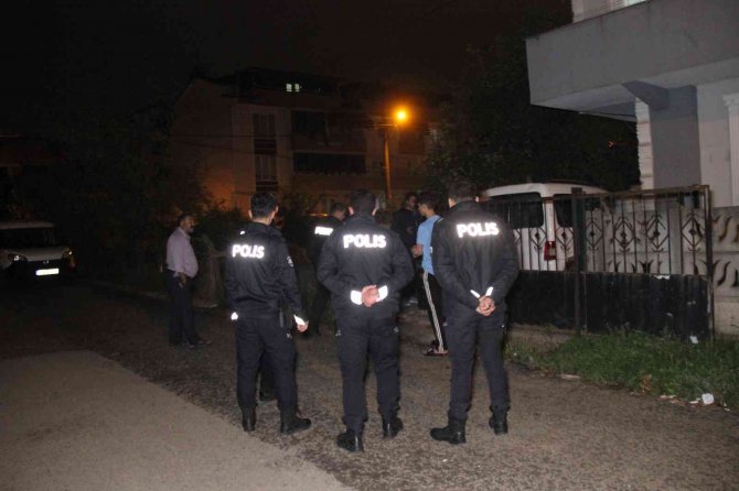 Evin Bahçesinde Bulunan Aracı Kundaklayıp Kayıplara Karıştılar