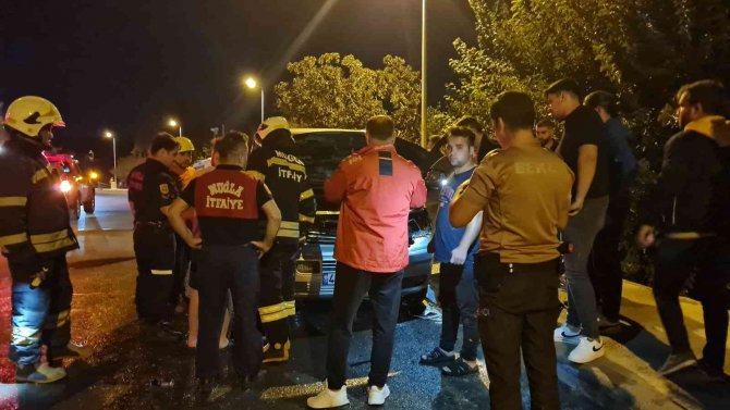 Araçlarının Yandığını Görünce Sinir Krizi Geçirdiler
