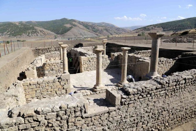 Satala’da 5 Metre Derinlikte 5 Bin Yıllık Bulgular Çıkıyor