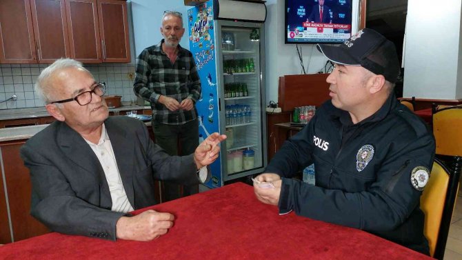 Hastane Bahçesinde Bulduğu Parayı Polise Teslim Etti