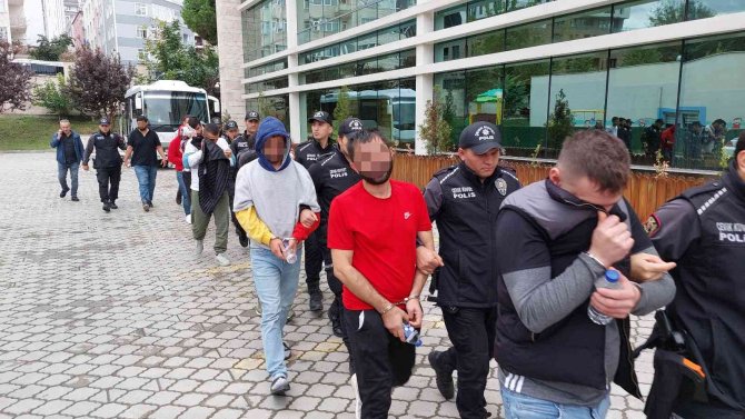 94 Kişinin Gözaltına Alındığı ’Kökünü Kurutma Operasyonu’nda 12 Kişi Adliyede