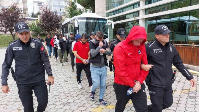 94 Kişinin Gözaltına Alındığı ’Kökünü Kurutma Operasyonu’nda 12 Kişi Adliyede