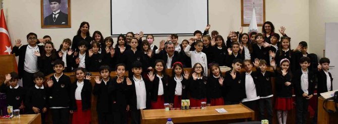 Öğrenciler ‘Yerel Yönetimler’ Dersini Belediye Başkanından Aldı