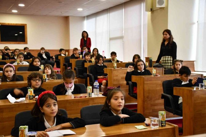 Öğrenciler ‘Yerel Yönetimler’ Dersini Belediye Başkanından Aldı