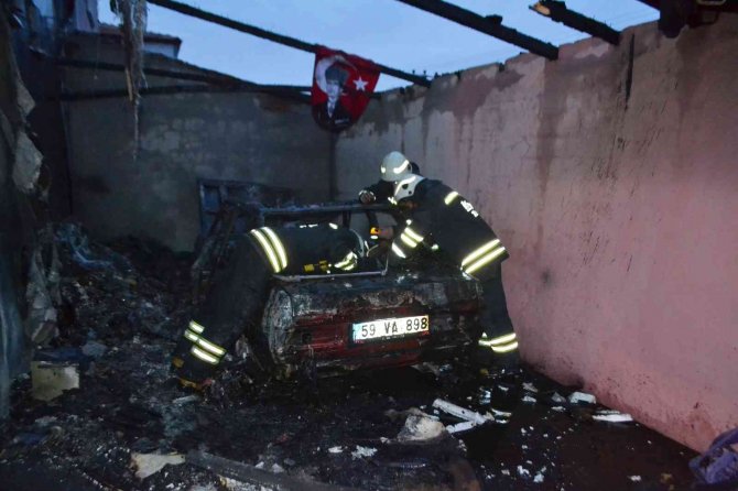 Garajdaki Lpg’li Otomobil Ve Ev Alev Topuna Döndü