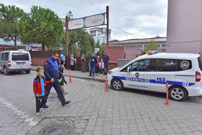 Tekkeköy’de Zabıta Okul Önlerinde, Çocuklar Güvende