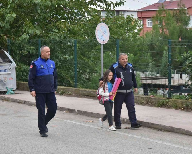 Tekkeköy’de Zabıta Okul Önlerinde, Çocuklar Güvende