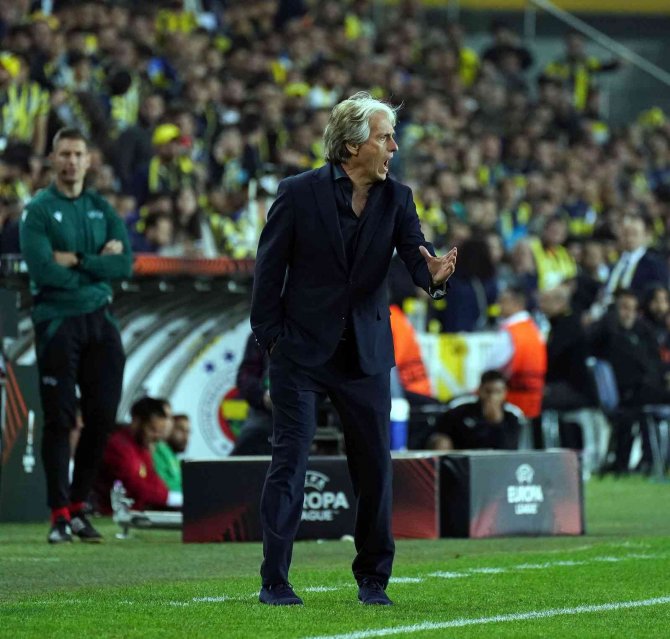 Uefa Avrupa Ligi: Fenerbahçe: 2 - Aek Larnaca: 0 (İ̇lk Yarı)
