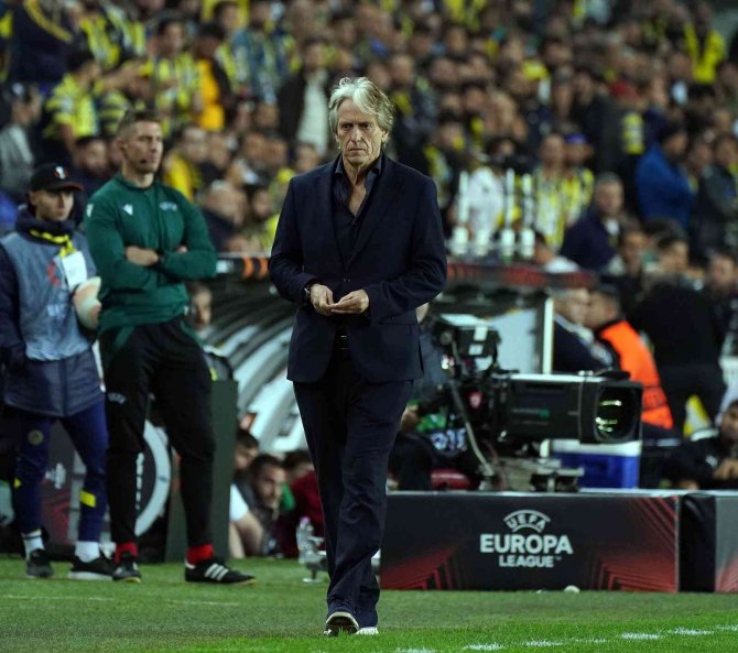 Uefa Avrupa Ligi: Fenerbahçe: 2 - Aek Larnaca: 0 (İ̇lk Yarı)