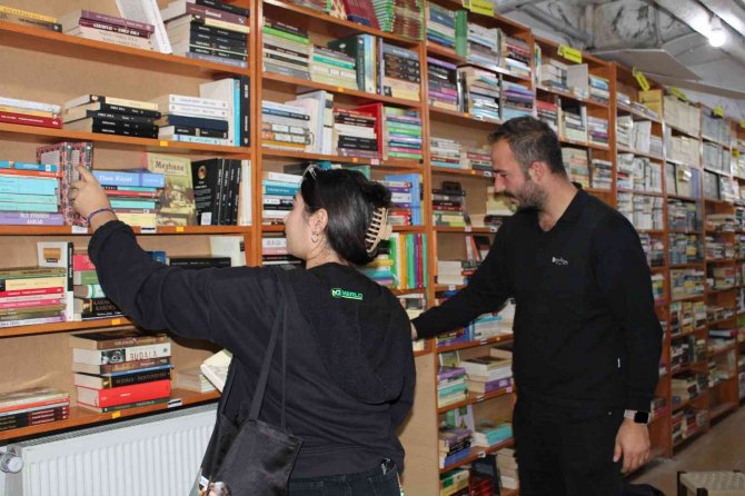 Yeni Eğitim Öğretim Sezonunun Başlaması İkinci El Kitap Pazarını Canlandırdı