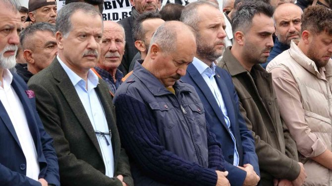 Asansörden Düşerek Ölen Yaşlı Adam Toprağa Verildi
