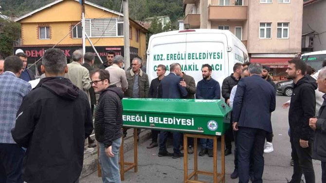 Asansörden Düşerek Ölen Yaşlı Adam Toprağa Verildi