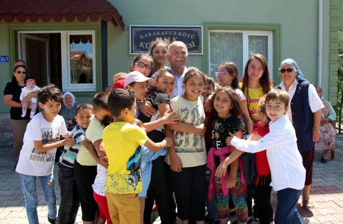 Köyüne Dönen Gurbetçi; Çocuklara Kitap Sevgisini Aşılıyor