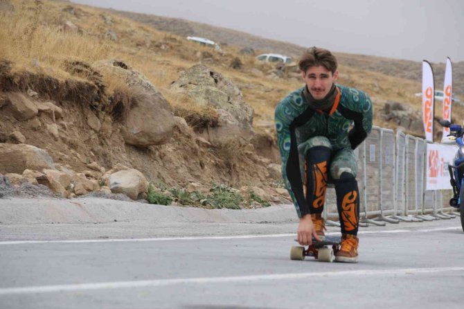 Dünya Kaykay İ̇niş Şampiyonası Ve Hız Kızağı Yarışması Başladı