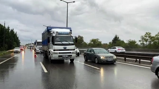 Anadolu Otoyolu’nu Kilitleyen Kaza