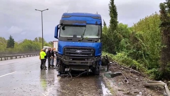 Anadolu Otoyolu’nu Kilitleyen Kaza