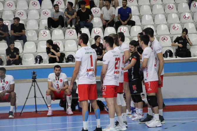 Axa Sigorta Efeler Ligi - Cizre Belediyespor: 1 - Bursa Bşb.: 3