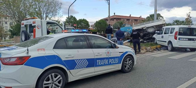 Balıkesir’de Trafik Kaza, Bir Polis Memuru Ağır Yaralı
