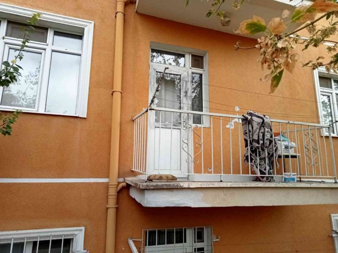 Eşini Ve Çocuğunu Öldüren Saldırgan Yakalanacağını Anlayınca İntihar Etti