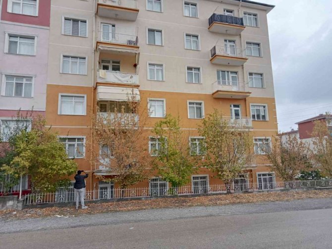 Eşini Ve Çocuğunu Öldüren Saldırgan Yakalanacağını Anlayınca İntihar Etti