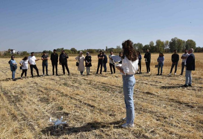 Tarımda Dijitalleşme Ve Dron Kullanımı Yaygınlaşıyor