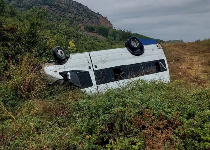 Bursa’da Minibüs Şarampole Yuvarlandı: 1 Yaralı