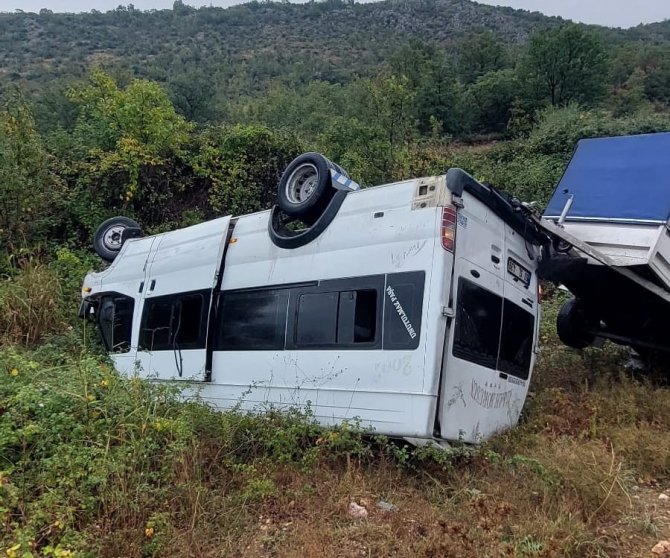 Bursa’da Minibüs Şarampole Yuvarlandı: 1 Yaralı
