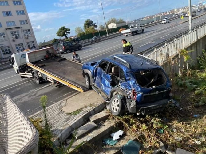 Büyükçekmece’de Servis Minibüsü Kazası Kamerada