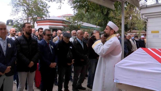 Usta Oyuncu İ̇smail İ̇ncekara Son Yolculuğuna Uğurlandı