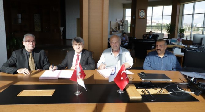 Çini Sanatçısı Üstünkaya, Çalışmalarını Dpü’de Sürdürecek