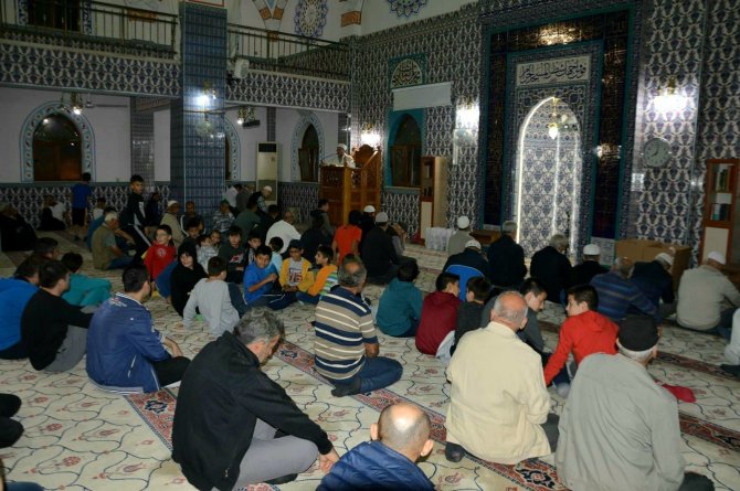 Denizli’de Mevlit Kandilinde Camiler Doldu