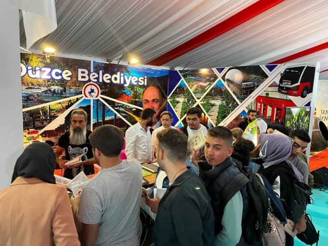 Özlü Ve Keşir Misafirleri Stantta Ağırladı