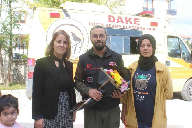 Miniklere Hayvan Sevgisini Eğitimli Köpekler Verdi