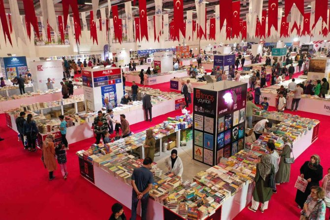 Elazığ’da "Kitap Fuarı" Yoğun Katılımla Açıldı