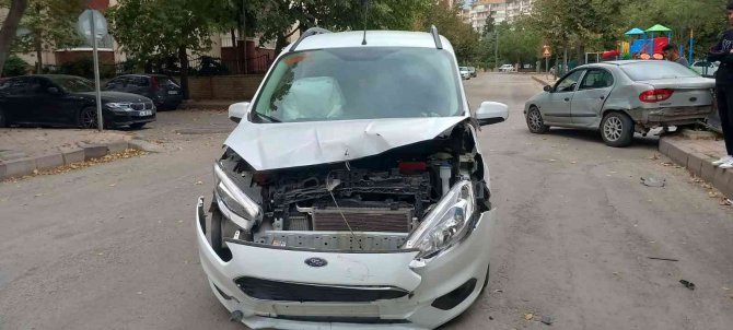 Elazığ’da Trafik Kazası: 2 Yaralı