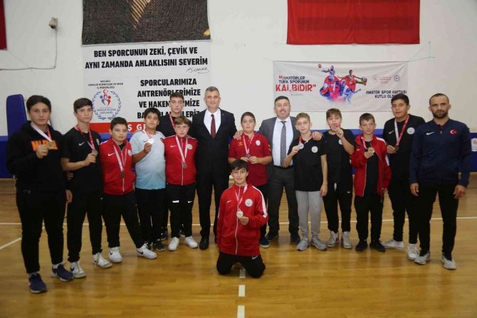 Gölcük Belediyesi Voleybol Turnuvasında Şampiyonu Oldu