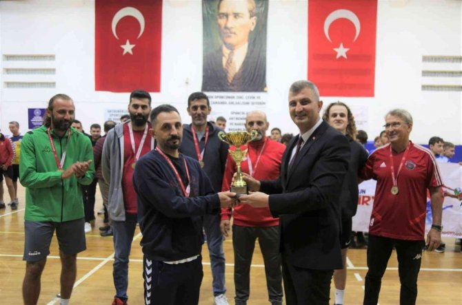 Gölcük Belediyesi Voleybol Turnuvasında Şampiyonu Oldu
