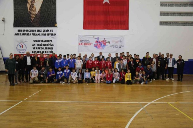 Gölcük Belediyesi Voleybol Turnuvasında Şampiyonu Oldu
