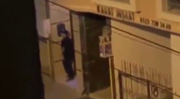 İ̇zmir’de Kız Yurdunun Önünde Uygunsuz Hareketler Yapan Şahıs Adli Kontrolle Serbest
