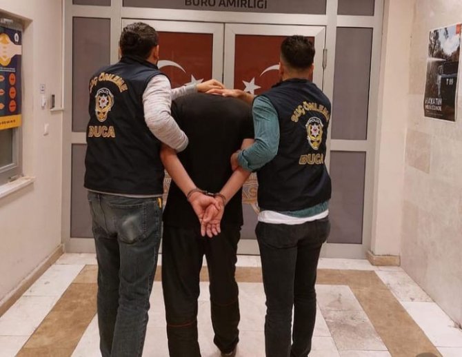 İ̇zmir’de Kız Yurdunun Önünde Uygunsuz Hareketler Yapan Şahıs Yakalandı