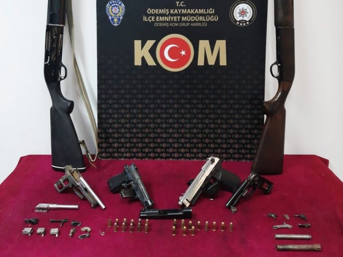 İ̇zmir’de Kuru Sıkıdan Tabanca Yapan Şüpheli Yakalandı