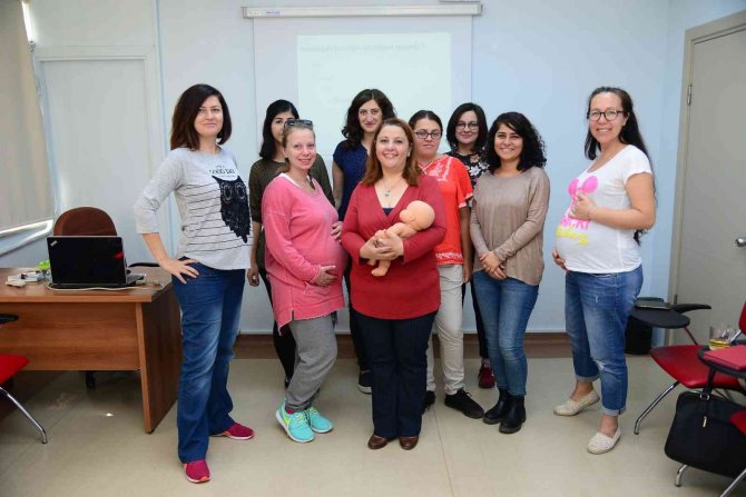 Kadıköy’de ’Gebe Okulu’ Eğitimi Devam Ediyor