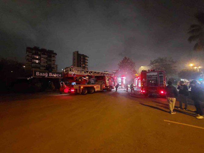 Kartal’da Korkutan Yangın: Kafe Alev Alev Yandı