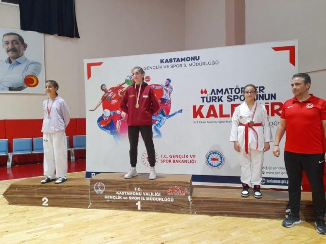 Tosyalı Karateciler, Kastamonu’dan 7 Madalya İle Döndü