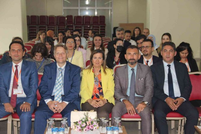 Burhaniye Uluslararası Bir Kongreye Daha Ev Sahipliği Yaptı