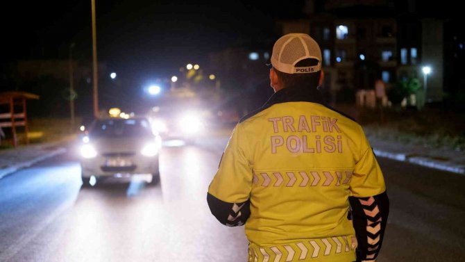 Edirne’de İki Otomobil Çarpıştı: 3 Yaralı