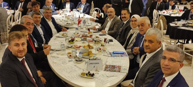 Şehit Ailelerine Hakaret Eden Lütfü Türkkan İle Aynı Kareye Girmeyi Reddetti