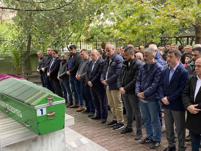 Evde Çıkan Yangında Ölen Genç Kız Toprağa Verildi