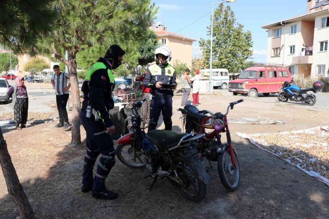 Manisa’da Jandarmadan Motosiklet Denetimi